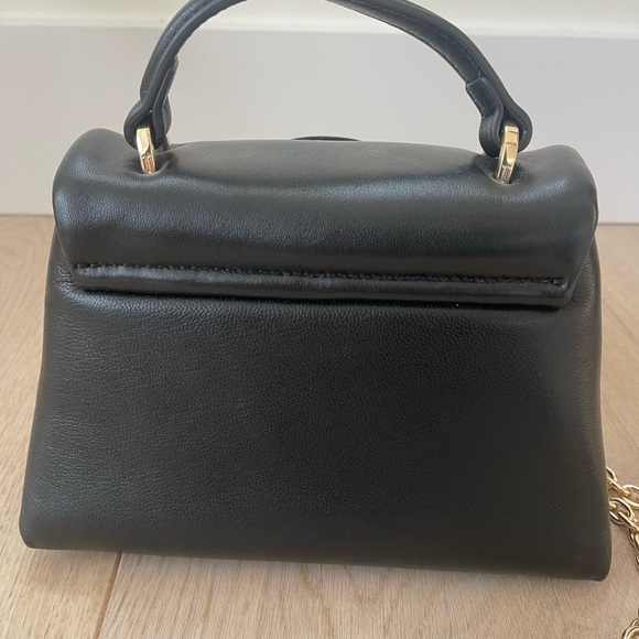 Elegant Black Handbag with Floral Accent - Picture 6 of 12